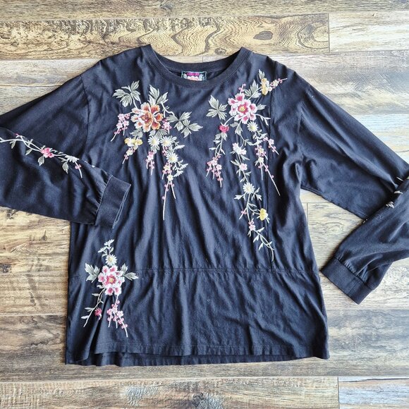 Johnny Was Embroidered Acacia Seamed Relaxed Long Sleeve Tee Black Knit - Picture 4 of 11